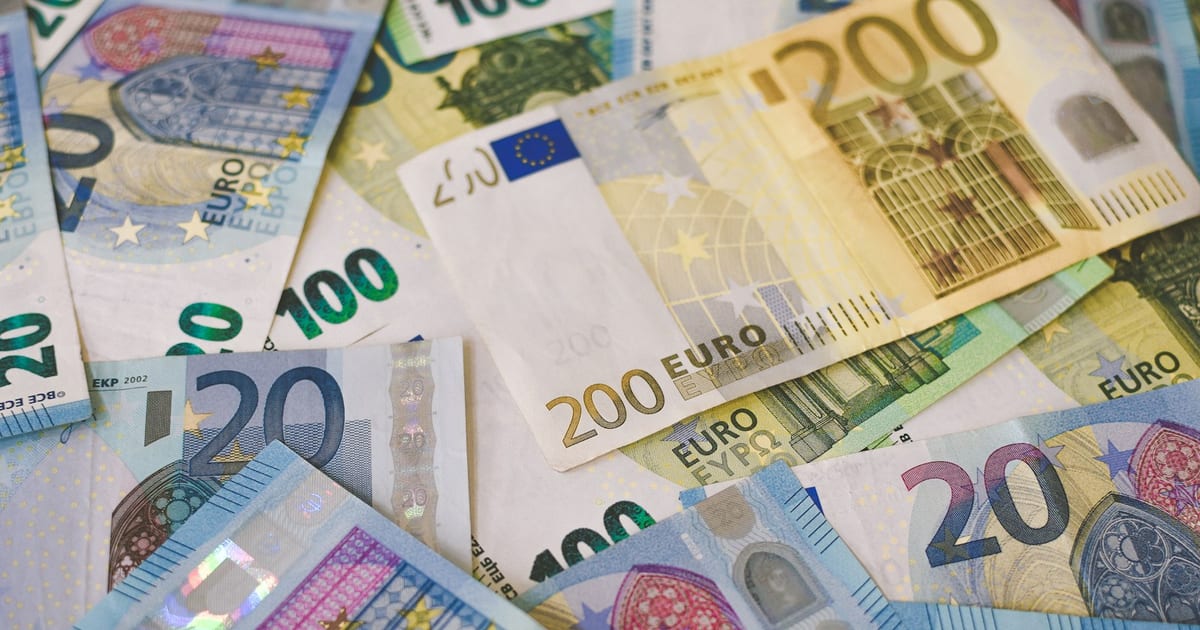 Banconote da venti euro: per molti tipster il vero ricavo arriva da abbonamenti e affiliazioni, non dalle scommesse
